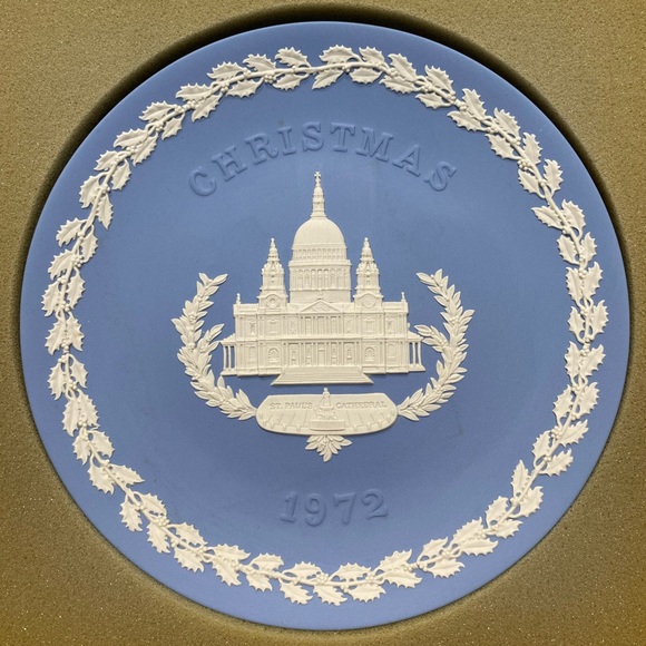 Wedgwood NEW Vintage 1972 Christmas Plate St Paul’s Cathedral Blue White Jasper - Picture 2 of 10